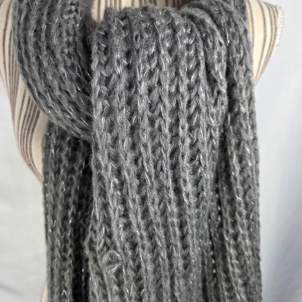Forever 21 NWT Charcoal Grey w/Silver Metallic Knitted Scarf One Size